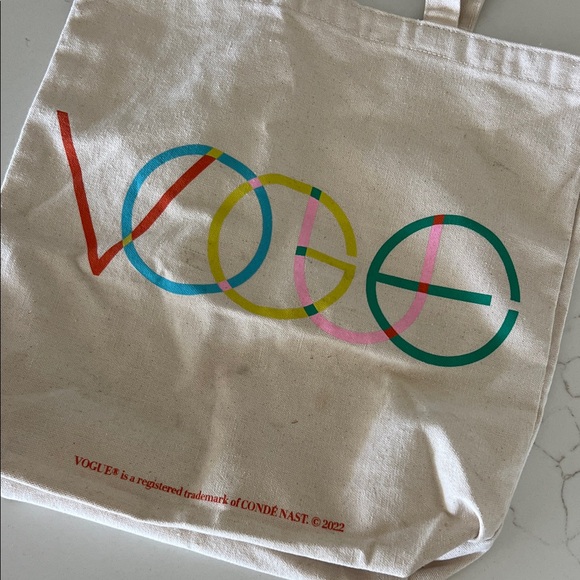 Vogue Multicolor Logo Cream Tote - Picture 2 of 3